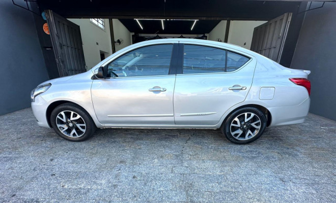 Nissan VERSA UNIQUE 1.6 16V FlexStart 4p Aut. 2017 Flex-1