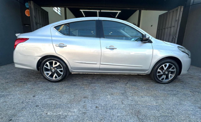 Nissan VERSA UNIQUE 1.6 16V FlexStart 4p Aut. 2017 Flex-4