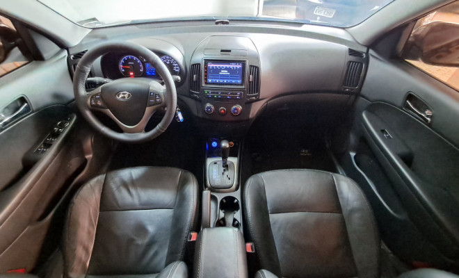 Hyundai i30 2.0 16V 145cv 5p Aut. 2010 Gasolina-8