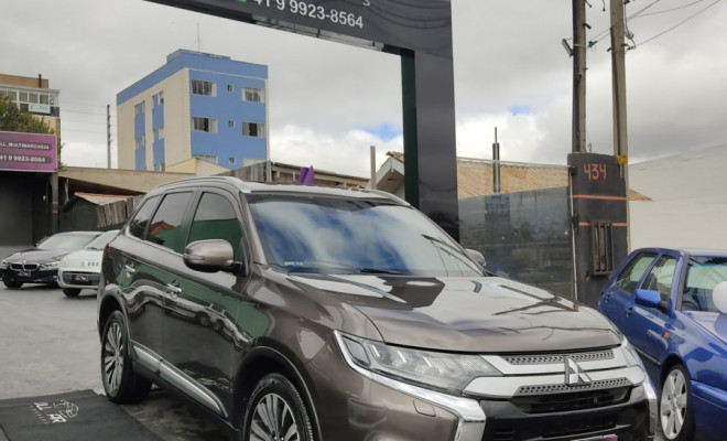 Mitsubishi OUTLANDER HPE-S 2.2 Diesel 4x4 Aut. 2021 Diesel-0