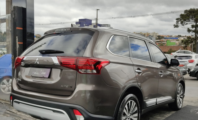 Mitsubishi OUTLANDER HPE-S 2.2 Diesel 4x4 Aut. 2021 Diesel-1