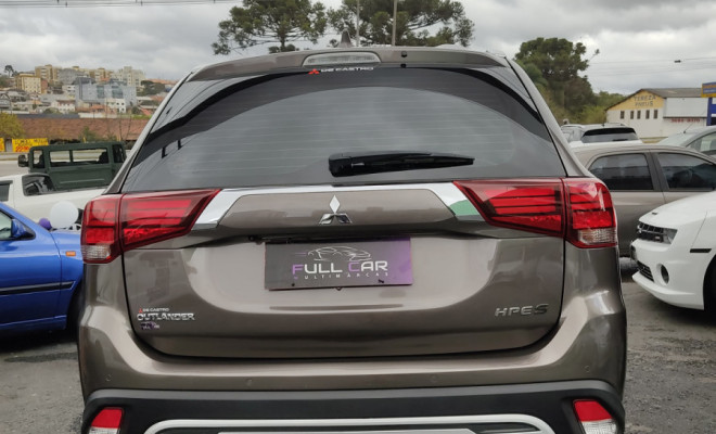 Mitsubishi OUTLANDER HPE-S 2.2 Diesel 4x4 Aut. 2021 Diesel-10