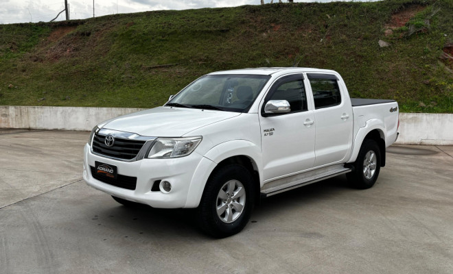 HILUX CD SRV 2.7 4x4 Automática 2012 – Robustez e conforto para todas as jornadas!