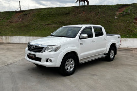 HILUX CD SRV 2.7 4x4 Automática 2012 – Robustez e conforto para todas as jornadas!