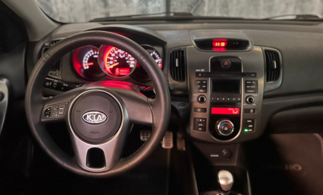 Kia Motors Cerato 1.6 16V Mec. 2011 Flex-6