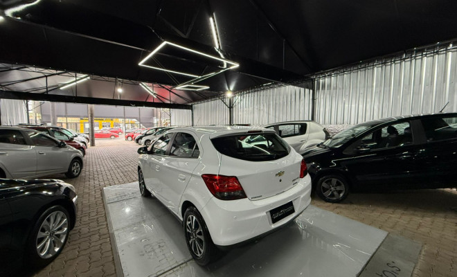 GM - Chevrolet ONIX HATCH LTZ 1.4 8V FlexPower 5p Aut. 2015 Flex-4