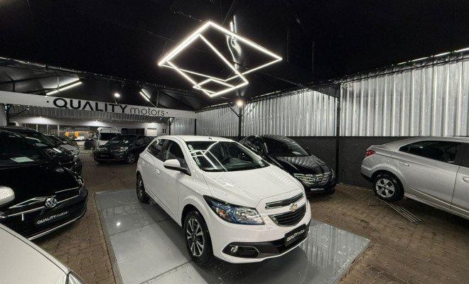 GM - Chevrolet ONIX HATCH LTZ 1.4 8V FlexPower 5p Aut. 2015 Flex