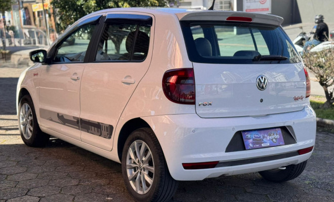 VW - VolksWagen Fox Rock in Rio 1.6 Mi Total Flex 8V 5p 2013 Flex-2