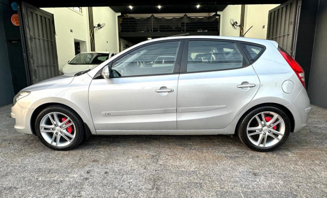 Hyundai i30 2.0 16V 145cv 5p Aut. 2011 Gasolina-8