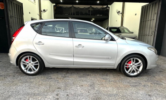 Hyundai i30 2.0 16V 145cv 5p Aut. 2011 Gasolina-9