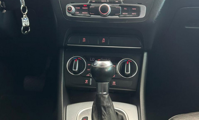 Audi Q3 1.4 TFSI/TFSI Flex S-tronic 5p 2016 Gasolina-16