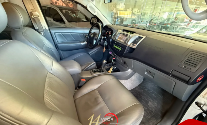 Toyota Hilux CD SRV D4-D 4x4 3.0 TDI Diesel Aut 2015 Diesel-4
