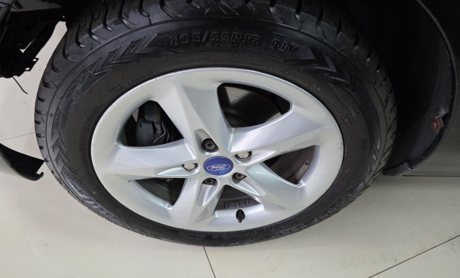 Ford Focus 1.6 S/SE/SE Plus Flex 8V/16V  5p 2013 Flex-8