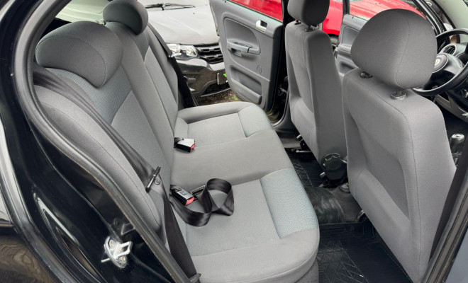 VW - VolksWagen Gol (novo) 1.0 Mi Total Flex 8V 4p 2010 Flex-7
