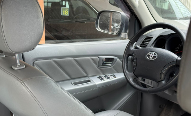 Toyota Hilux CD SRV D4-D 4x4 3.0 TDI Diesel Aut 2011 Diesel-4