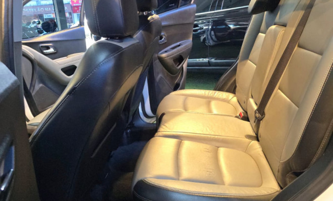 GM - Chevrolet TRACKER LTZ 1.8 16V Flex 4x2 Aut. 2015 Flex-11