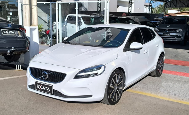 Volvo V40 T-4 MOMENTUM 2.0 AUT.-1