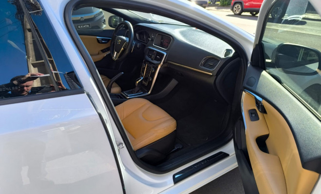 Volvo V40 T-4 MOMENTUM 2.0 AUT.-7