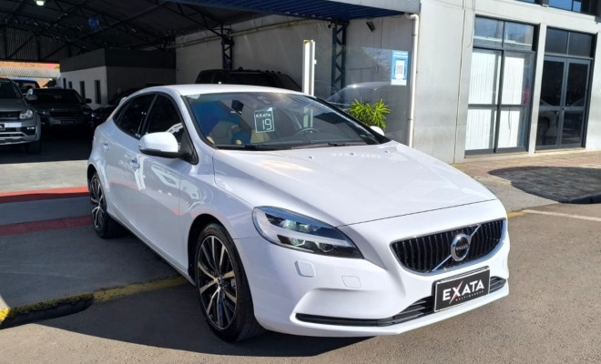 Volvo V40 T-4 MOMENTUM 2.0 AUT.