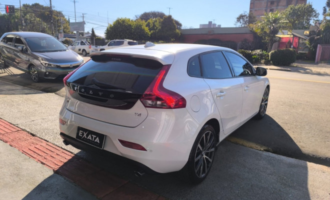 Volvo V40 T-4 MOMENTUM 2.0 AUT.-6