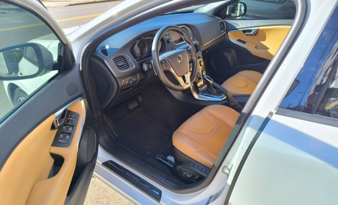 Volvo V40 T-4 MOMENTUM 2.0 AUT.-2