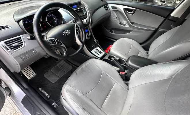Hyundai Elantra GLS 1.8 16V Aut. 2012 Gasolina-4