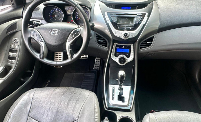 Hyundai Elantra GLS 1.8 16V Aut. 2012 Gasolina-12