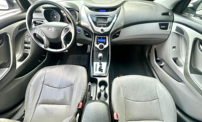 Hyundai Elantra GLS 1.8 16V Aut. 2012 Gasolina-11