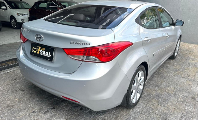 Hyundai Elantra GLS 1.8 16V Aut. 2012 Gasolina-10