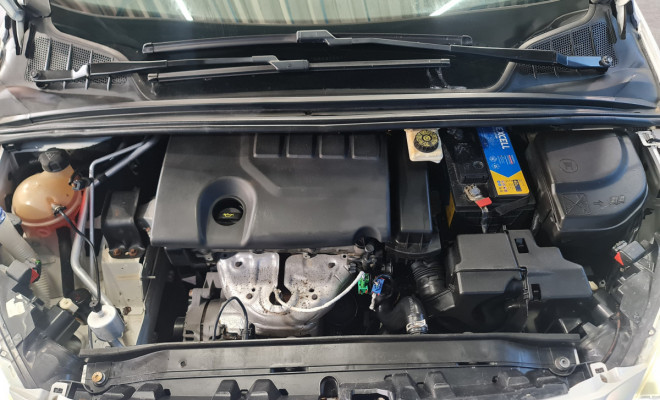 Peugeot 308 Active 1.6 Flex 16V 5p mec. 2013 Flex-7