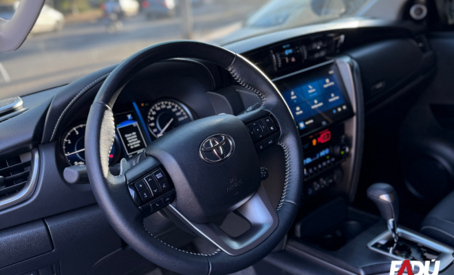Toyota Hilux SW4 SRX Plat. 4x4 2.8 TB Die. Aut. 2024 Diesel-1