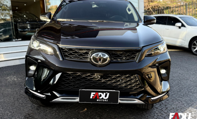 Toyota Hilux SW4 SRX Plat. 4x4 2.8 TB Die. Aut. 2024 Diesel-0