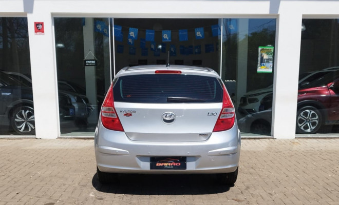 Hyundai i30 2.0 16V 145cv 5p Aut. 2011 Gasolina-2