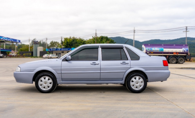 VW - VolksWagen Santana 2.0 Mi 2p e 4p 2001 Gasolina-5