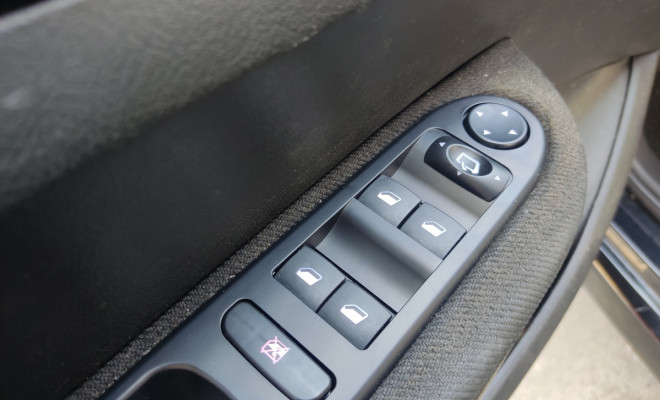 Peugeot 307 Sed. Presence 1.6 Flex 16V 4p 2009 Flex-11