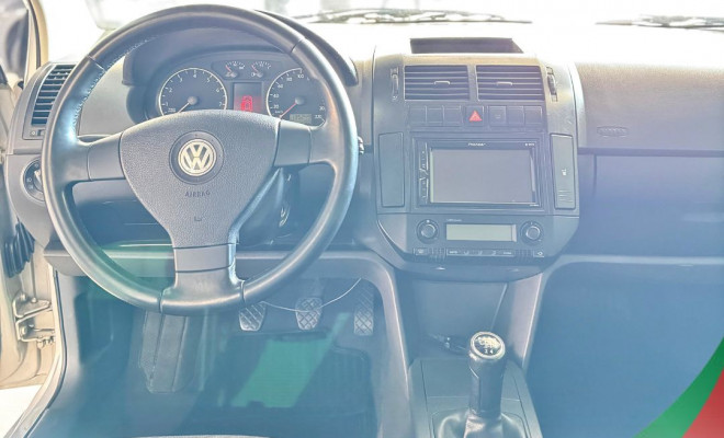 VW - VolksWagen Polo Sed. COMFORT. 1.6 Mi Tot. Flex 8v 2009 Flex-4