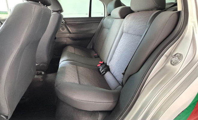 VW - VolksWagen Polo Sed. COMFORT. 1.6 Mi Tot. Flex 8v 2009 Flex-7