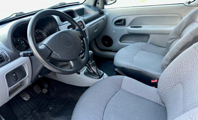 Renault Clio Hi-Flex 1.0 Flex - 2011-9