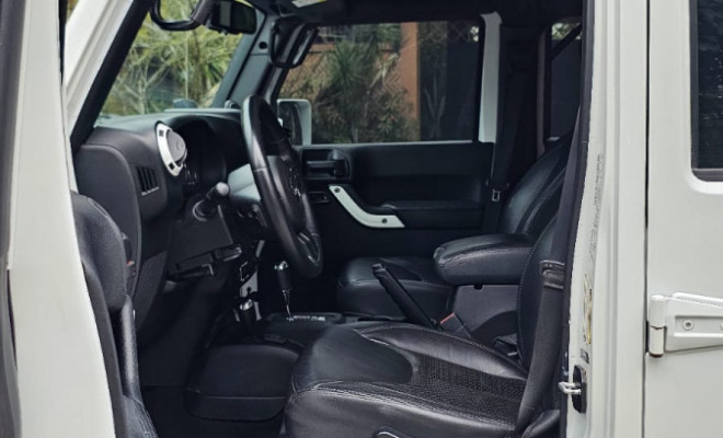 Jeep Wrangler Unlimited Sport 3.6 V6 284cv 4p 2014 Gasolina-12
