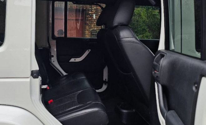 Jeep Wrangler Unlimited Sport 3.6 V6 284cv 4p 2014 Gasolina-9
