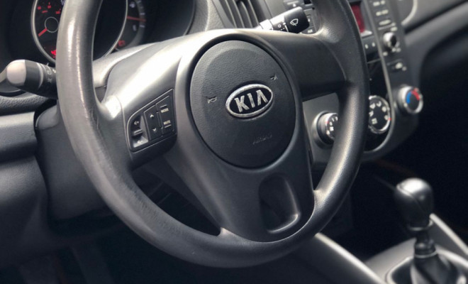 Kia Motors Cerato 1.6 Mec. 2011 Gasolina  Corre que este não fica MUITO TEMPO-7