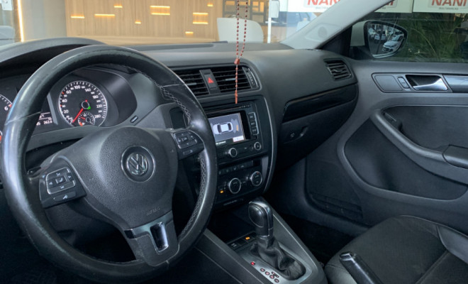 VW - VolksWagen JETTA Comfortline 2.0 T.Flex 8V 4p Tipt. 2013 Flex-5