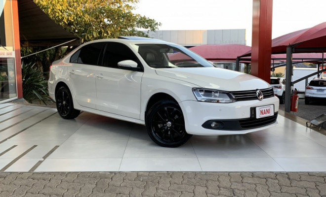 VW - VolksWagen JETTA Comfortline 2.0 T.Flex 8V 4p Tipt. 2013 Flex-1