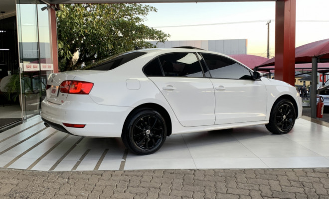 VW - VolksWagen JETTA Comfortline 2.0 T.Flex 8V 4p Tipt. 2013 Flex-2