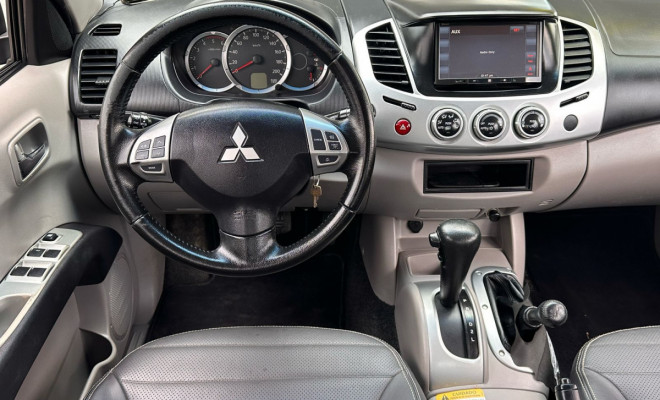 Mitsubishi L200 Triton HPE 3.2 CD TB Int.Diesel Aut 2013 Diesel-3