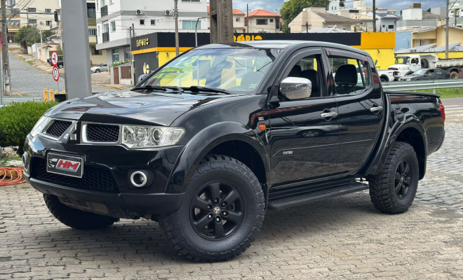 Mitsubishi L200 Triton HPE 3.2 CD TB Int.Diesel Aut 2013 Diesel-1