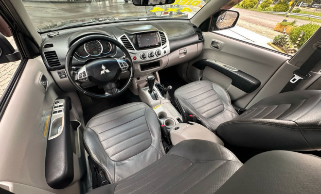 Mitsubishi L200 Triton HPE 3.2 CD TB Int.Diesel Aut 2013 Diesel-4