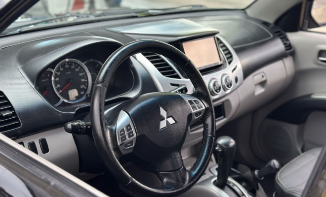 Mitsubishi L200 Triton HPE 3.2 CD TB Int.Diesel Aut 2013 Diesel-8
