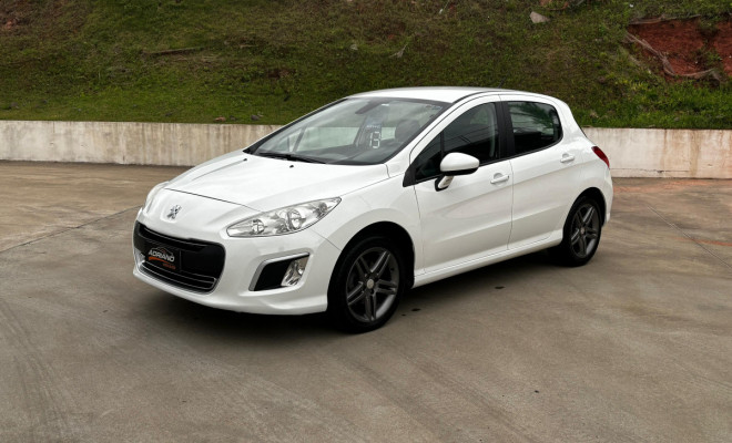 308 Allure 2.0 Mec. 2013 – Design, conforto e potência