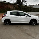 308 Allure 2.0 Mec. 2013 – Design, conforto e potência